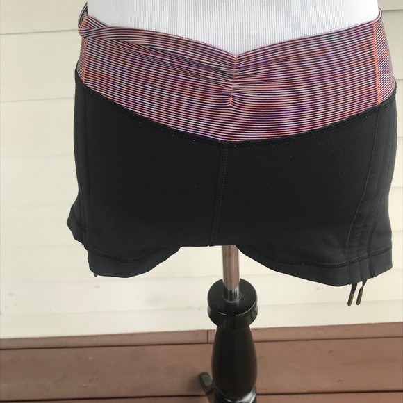 Lululemon Hot 'N Sweaty Short Yoga Shorts - Picture 2 of 8